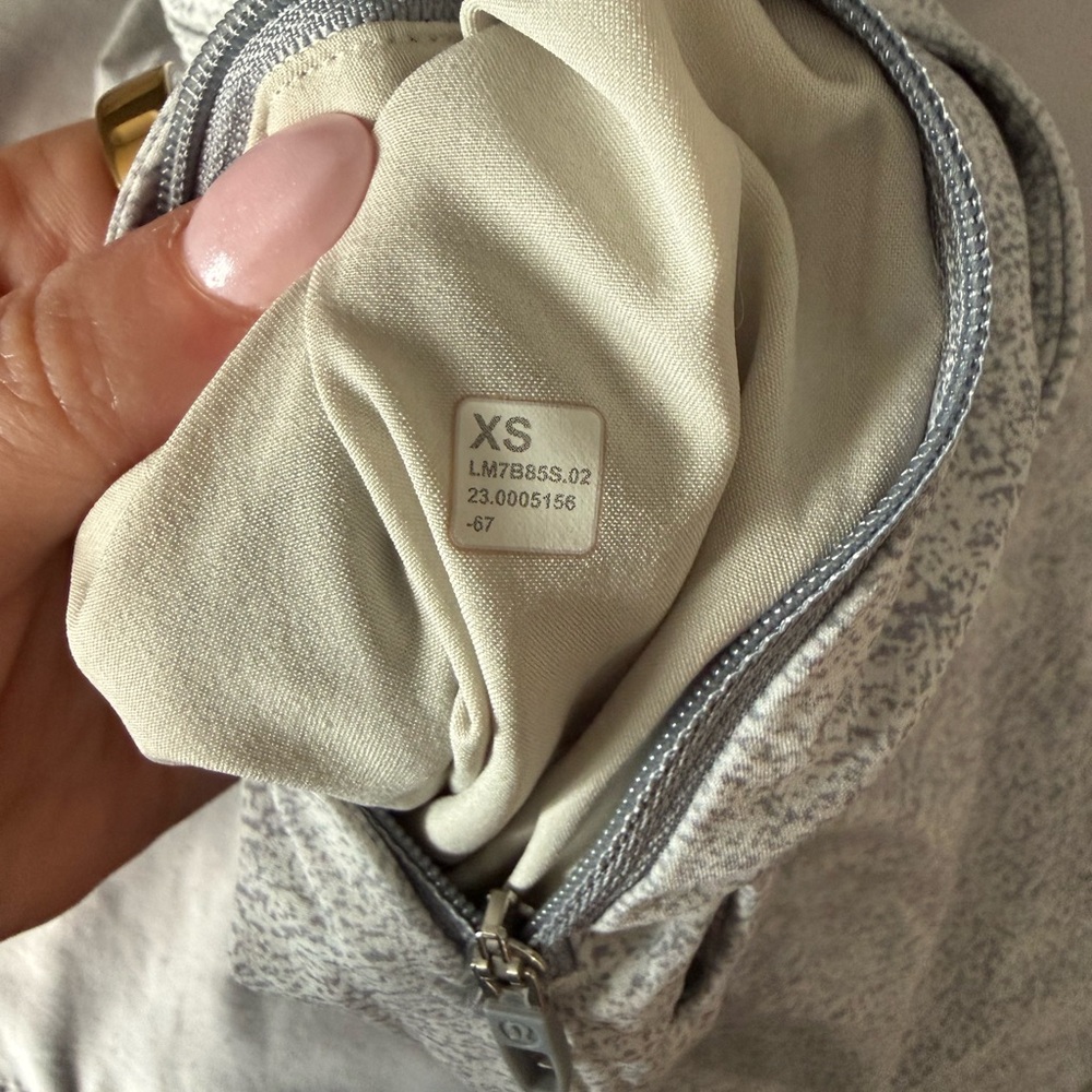 Men’s lululemon shorts - Picture 3 of 4